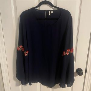 EST. 1946 Navy flowered bell sleeve top. Size 18/20W